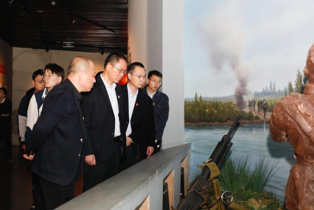 港產(chǎn)公司黨支部開(kāi)展&ldquo;緬懷革命先烈 傳承紅色基因&rdquo;主題黨日活動(dòng)4.jpg