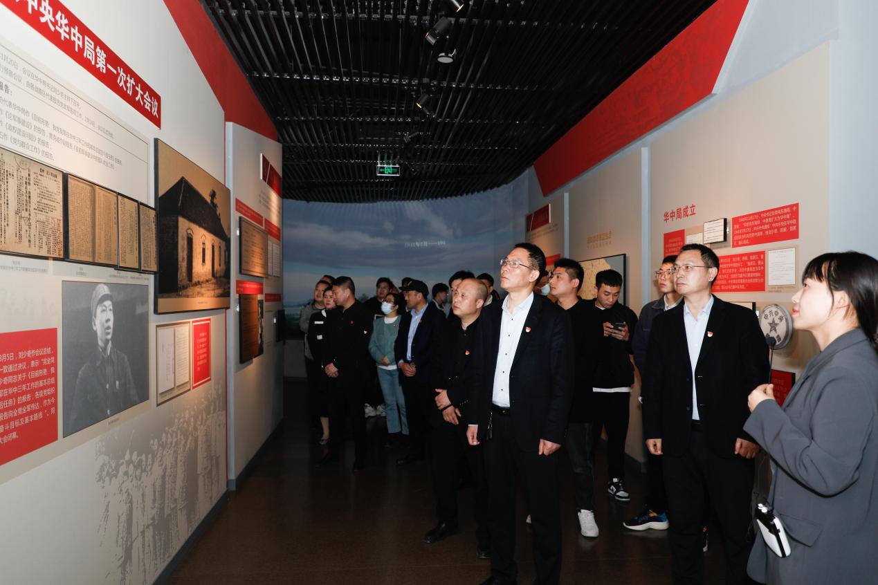 港產(chǎn)公司黨支部開(kāi)展&ldquo;緬懷革命先烈 傳承紅色基因&rdquo;主題黨日活動(dòng)2.jpg