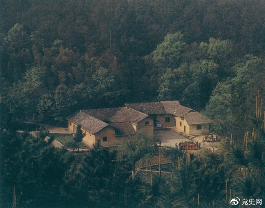 毛澤東故居&mdash;&mdash;湖南省湘潭縣韶山?jīng)_上屋場。1893年12月26日，毛澤東在這里誕生。